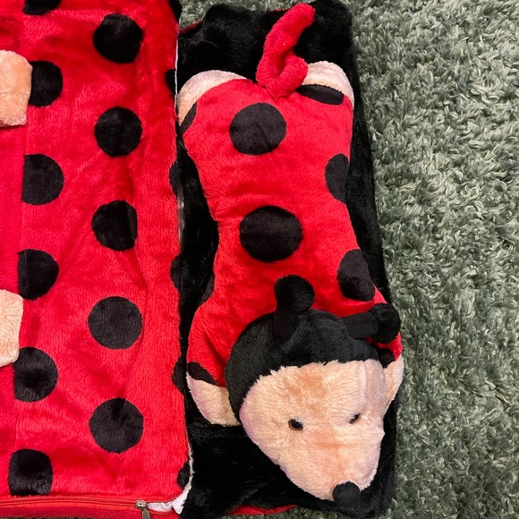 Kids Lady bug plush sleeping bag - Picture 3 of 15